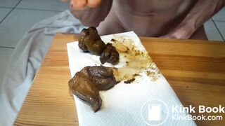 Un bon gros caca couvert de sperme, de pisse et puis encore de sperme...