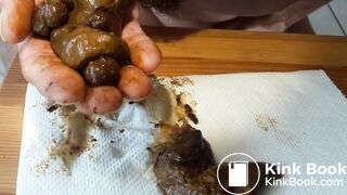 Un bon gros caca couvert de sperme, de pisse et puis encore de sperme...