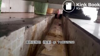 Beautiful women pooping in the toilet 38