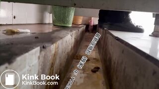 Beautiful women pooping in the toilet 38