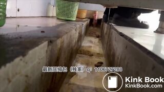 Beautiful women pooping in the toilet 38