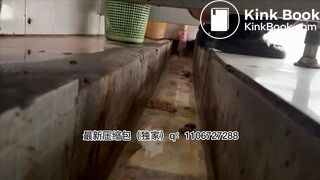 Beautiful women pooping in the toilet 38