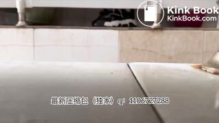 Beautiful women pooping in the toilet 40