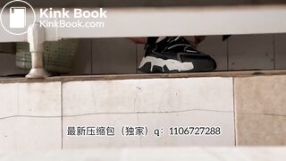 Beautiful women pooping in the toilet 40