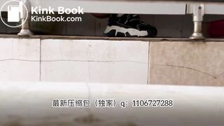 Beautiful women pooping in the toilet 40