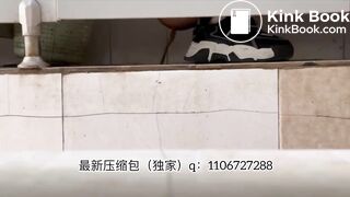 Beautiful women pooping in the toilet 40