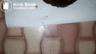 Un joli boudin brun me sort de l'anus, dégustation, masturbation, éjaculation