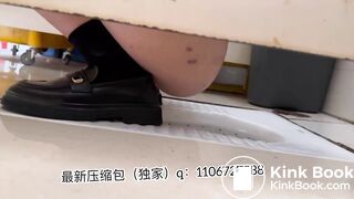 Beautiful women pooping in the toilet 39