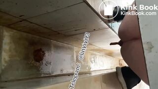 Beautiful women pooping in the toilet 46