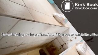 Beautiful women pooping in the toilet 58