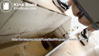 Beautiful women pooping in the toilet 59