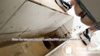 Beautiful women pooping in the toilet 59