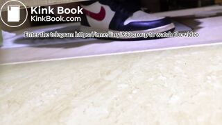 Beautiful women pooping in the toilet 61