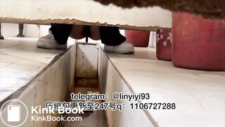 Beautiful women pooping in the toilet 53