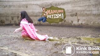 Arielle The Little Dungmaid - Disney Princess in cowshit