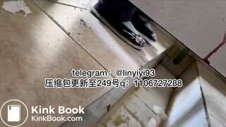 The girl excreted profusely in the toilet 52