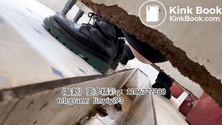 The girl excreted profusely in the toilet 62