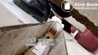 The girl excreted profusely in the toilet 62