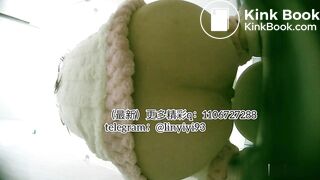 The girl excreted profusely in the toilet 65