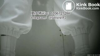 The girl excreted profusely in the toilet 62