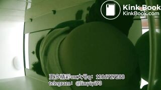 The girl excreted profusely in the toilet 65