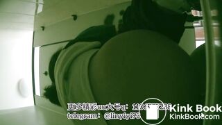 The girl excreted profusely in the toilet 65