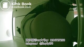 The girl excreted profusely in the toilet 65