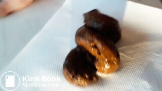 Je fais le sale garçon, un bon caca, étalage fécal et je jouis