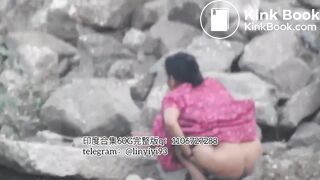 The girl excreted profusely in the toilet 72