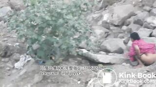 The girl excreted profusely in the toilet 72