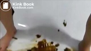 Girl shitting masturbating hard and squirting