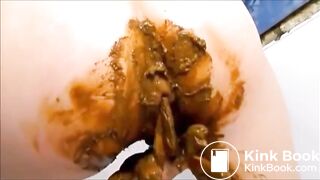 Girl shitting masturbating hard and squirting