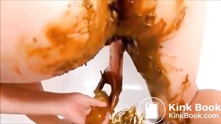 Girl shitting masturbating hard and squirting