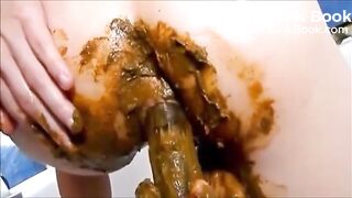 Girl shitting masturbating hard and squirting