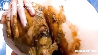 Girl shitting masturbating hard and squirting