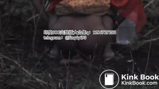 The girl excreted profusely in the toilet 78