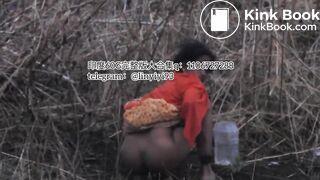 The girl excreted profusely in the toilet 78