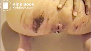 Blonde girl shit and smear it on her butt