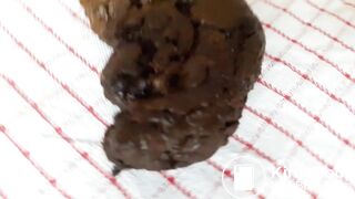 Je te fais un gros caca et je me masturbe plusieurs fois avec des jeux scatos