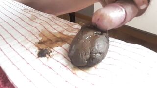 Je te fais un gros caca et je me masturbe plusieurs fois avec des jeux scatos