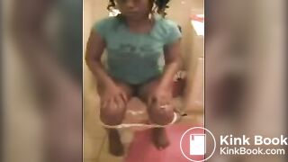 ebony goddess poops