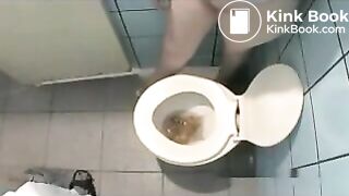 2 girls toilet