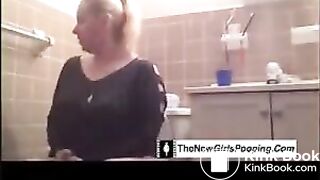 noisy poopers