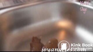 Blonde Pooping