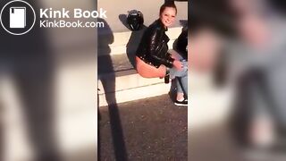 Jugendliche scheisst und pisst Outdoor