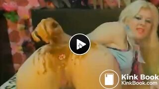 A gorgeous blonde with a shitty anal vibrator