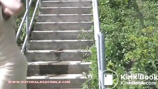 NSG brune shitting escalier