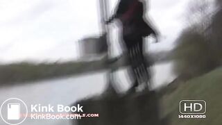 NSG blond pooping in station meteo