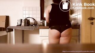 pooping while i washed the dishes – 2 Videos  LucyScat