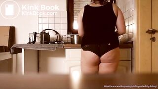 pooping while i washed the dishes – 2 Videos  LucyScat